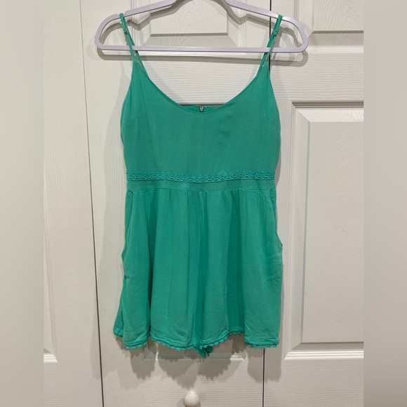 Romper with pockets! - Picture 1 of 5